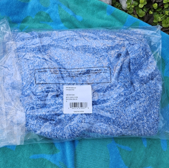 Free People BFF Cardi Boucle Knit Sweater Open Front Big Blue Color Small NWT - Picture 4 of 15